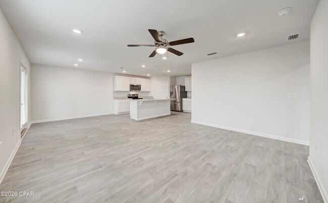 Building Photo - 4060 Silver Spur Rd