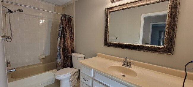 Building Photo - 2936 SW 22nd Cir