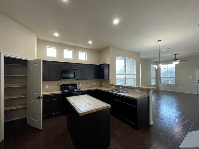 Building Photo - Townhome for rent