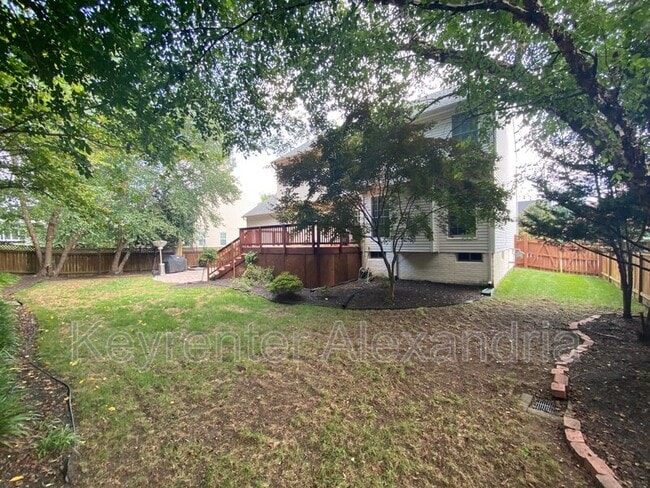 Building Photo - 20 Boulder Dr