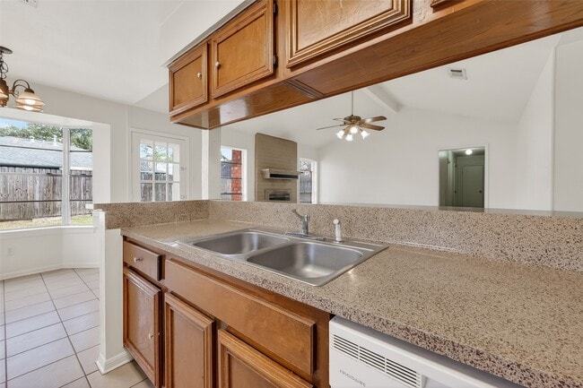 Building Photo - 2709 Lee Cir