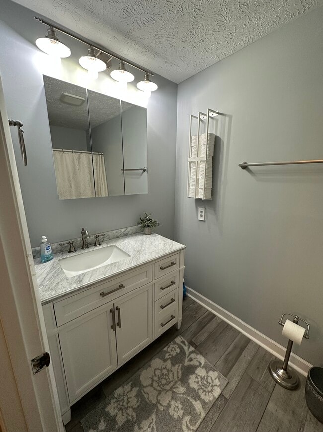 Building Photo - 151 Villa Dr