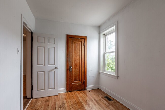 Building Photo - 6855 W Addison St