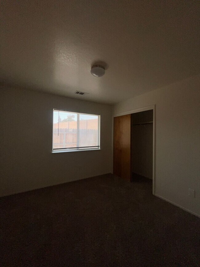 Building Photo - 1281