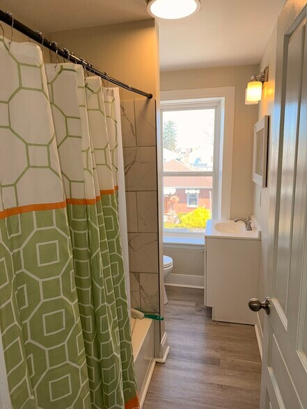 Building Photo - 328 Pattison St