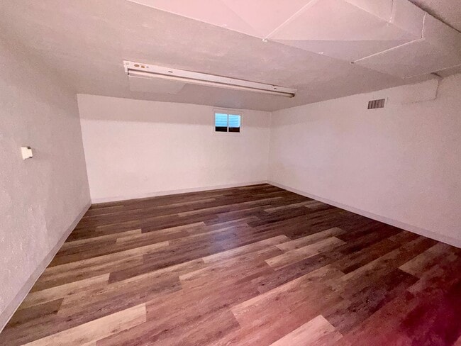 Building Photo - Vintage Home in an unbelievable location