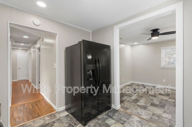 Building Photo - 911 Belinda St