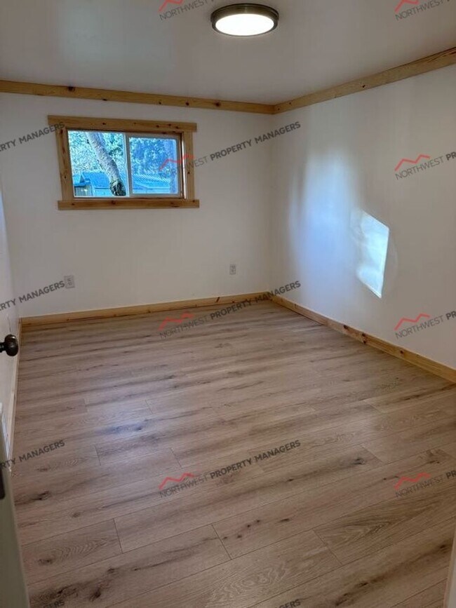 Building Photo - R58