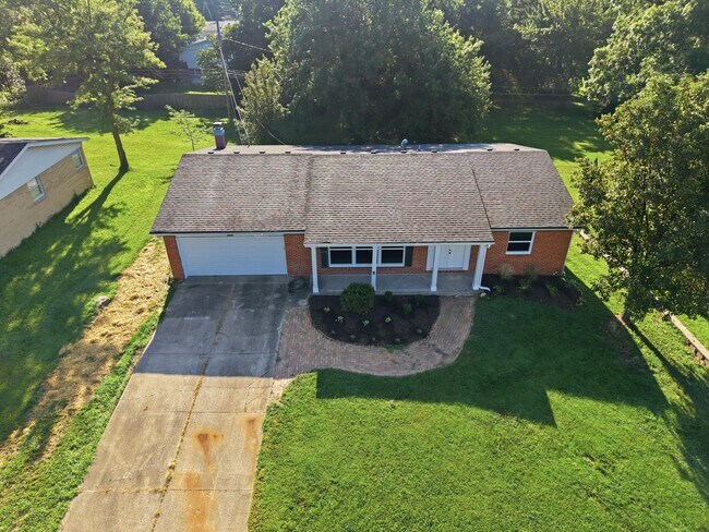 Building Photo - 1104 Falcon Dr