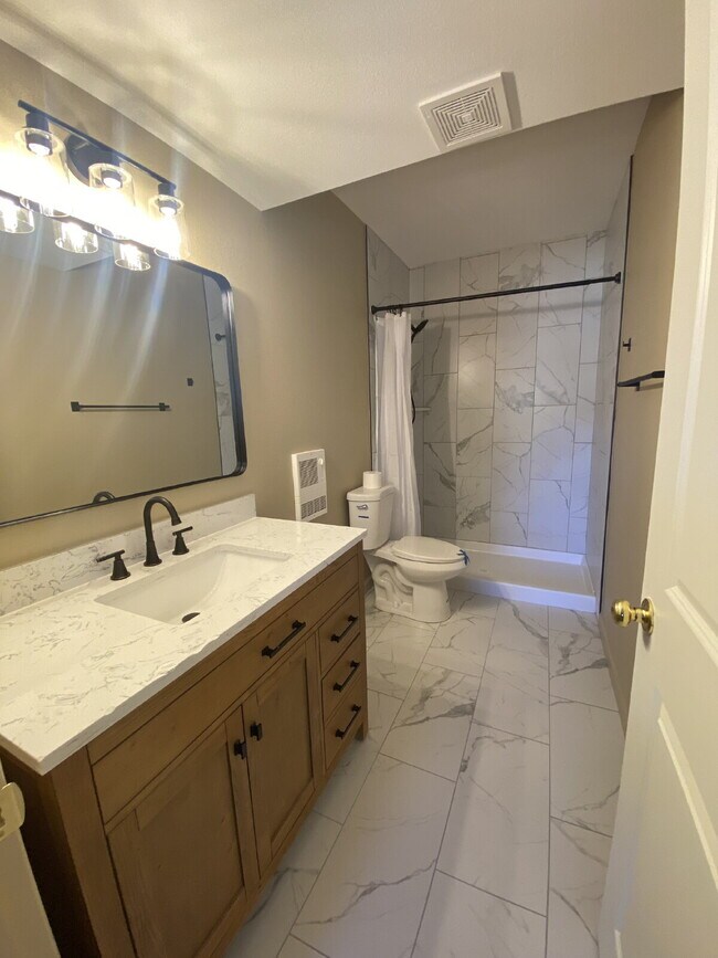 Building Photo - 2 bedroom duplex - Ground level - Prospect