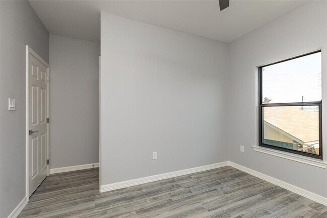 Building Photo - 6607 Avenue O