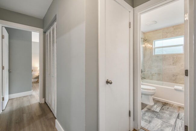 Building Photo - 400 Tequesta Dr