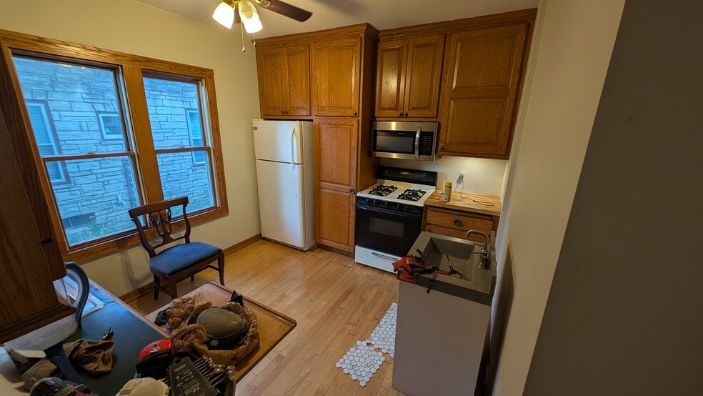 Primary Photo - 569 N 65th St