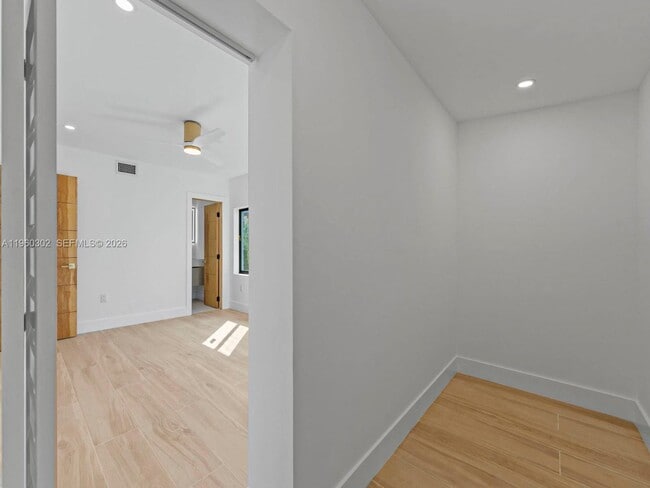 Building Photo - 5841 SW 13th St