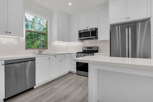 Building Photo - 711 Spring Gdn