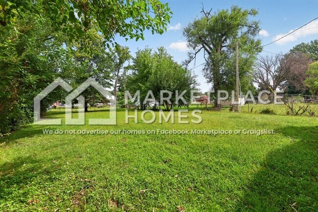 Building Photo - 1110 Pinkston St
