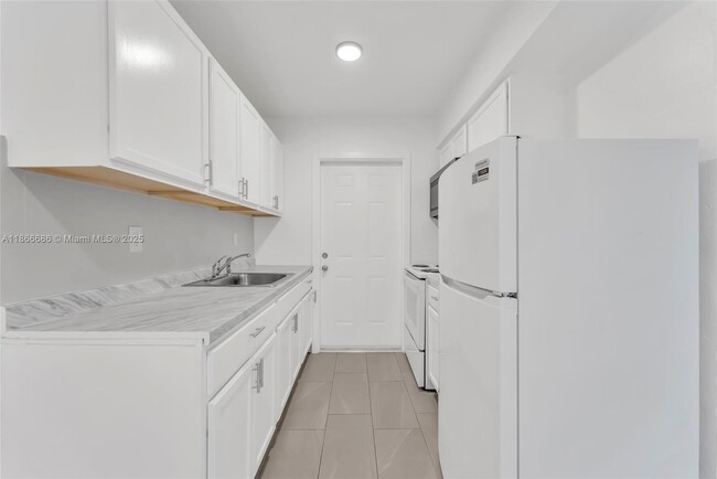 Building Photo - 310 NE 78th St