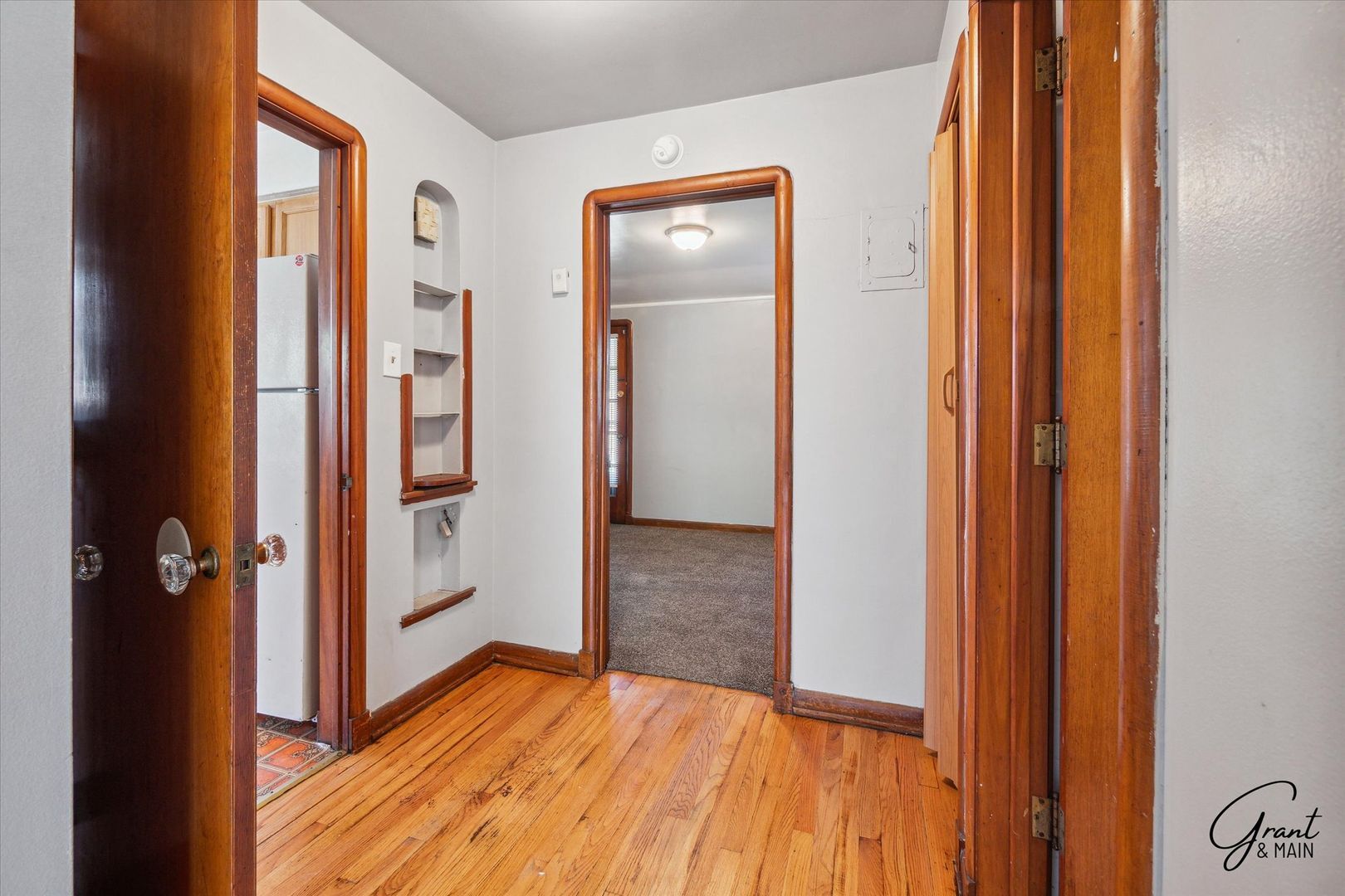 Building Photo - 5074/5076 Chalmers - Alejandro Soto