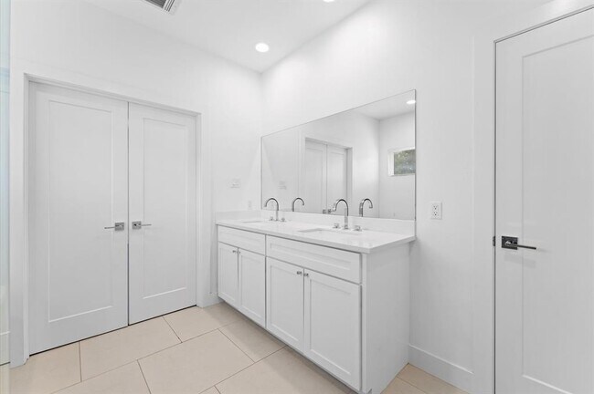 Building Photo - 7722 Jack Oak Ave