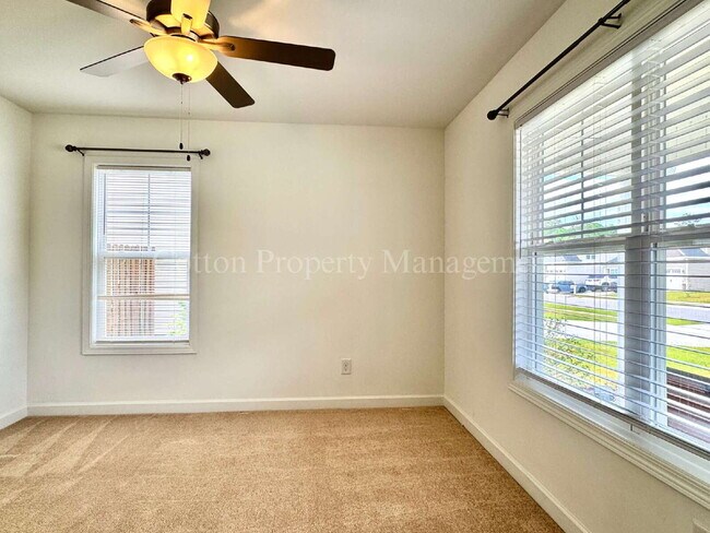 Building Photo - 5283 Vespar Ct
