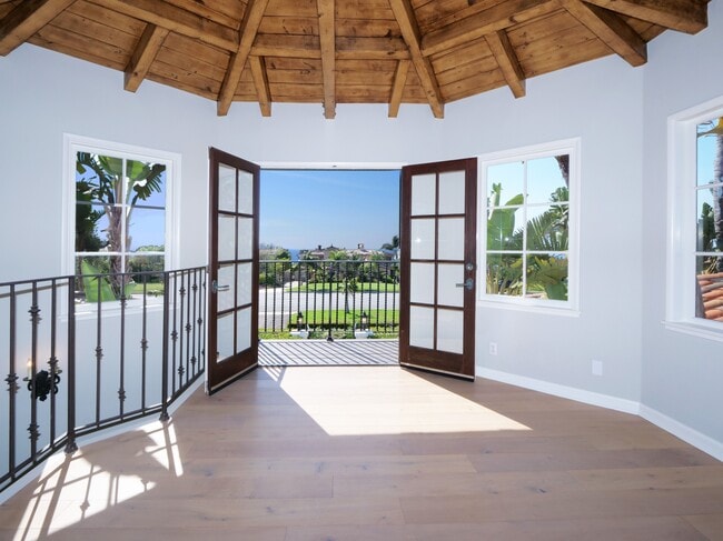 Building Photo - 1804 Paseo Del Mar