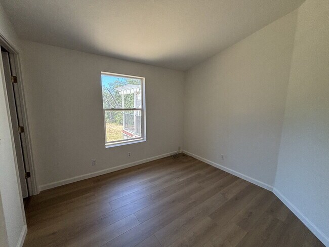 Building Photo - Large 3-bedroom home on peaceful acreage with usable yard on Lotus Road!
