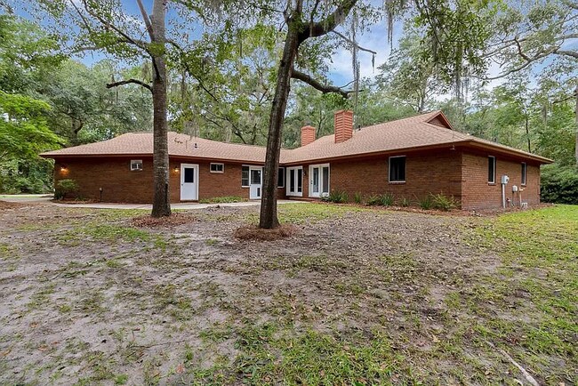 Building Photo - $500 co-op feet to any agent who brings a qualified/approved applicant to rent this home. Beautif...