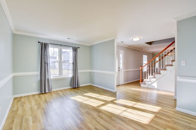 Building Photo - 214 Jouster Way