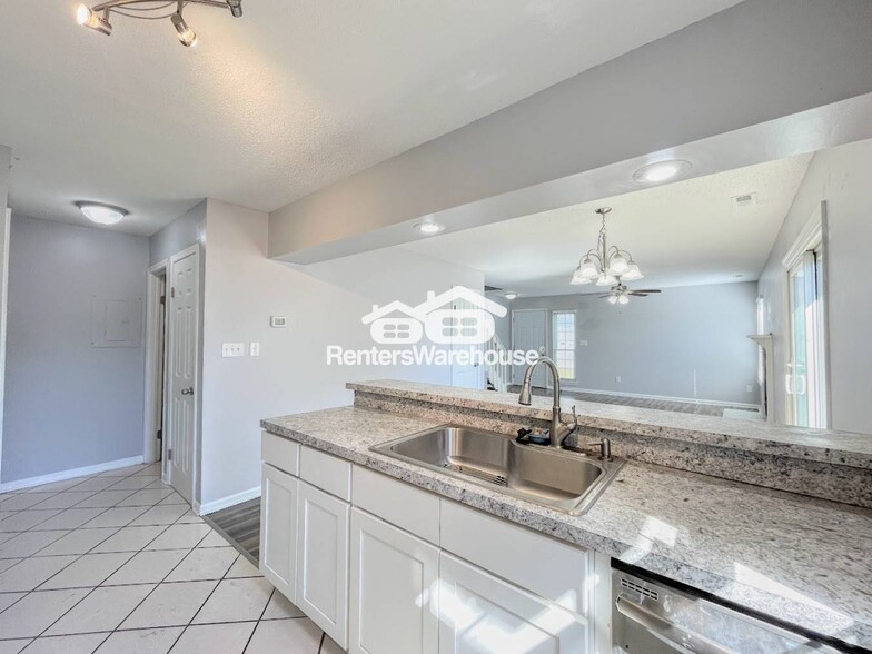 Building Photo - 651 Ridge Cir