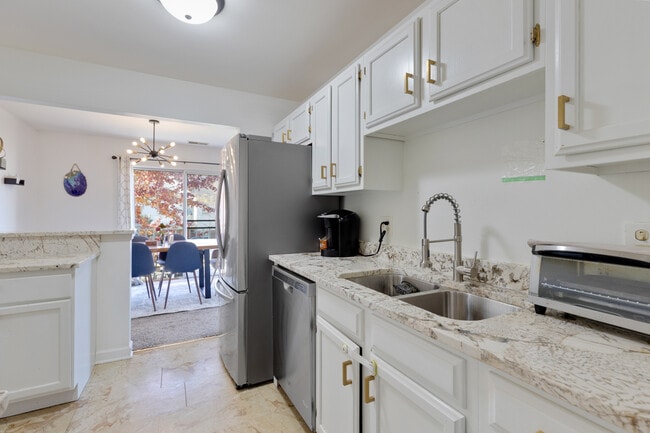 Building Photo - 204 Dublin Ln