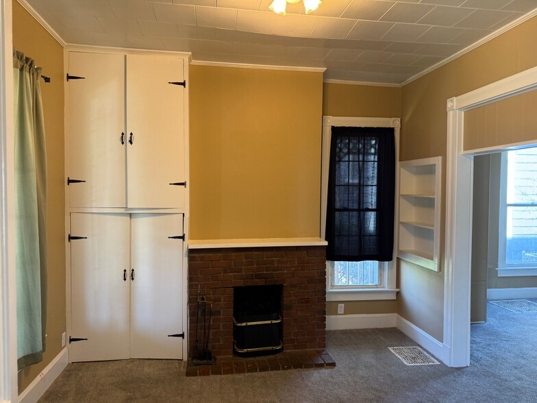 Building Photo - 415 S 13th St