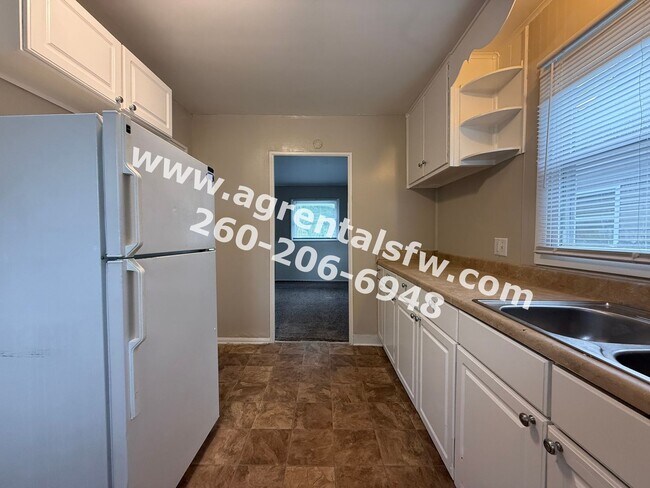 Building Photo - 3 Bedroom House