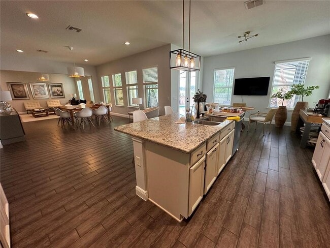 Building Photo - 8370 Lookout Pointe Dr