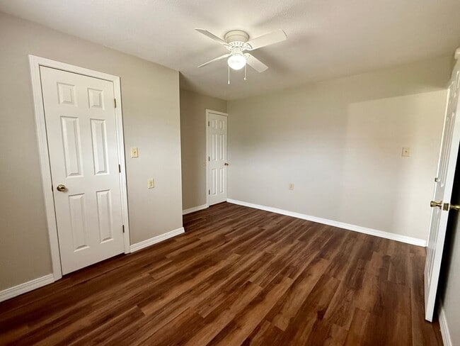 Building Photo - 204 N 16th Ave