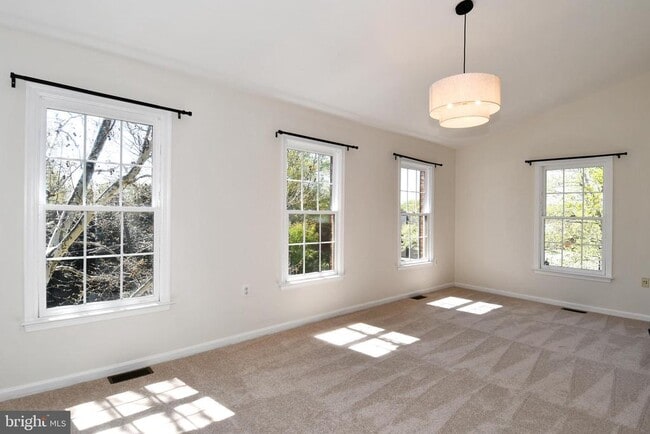 Building Photo - 301 Hillwood Ave