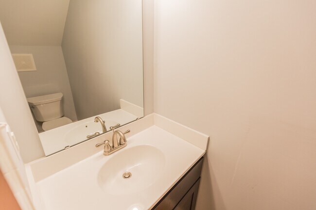 Building Photo - 1121 West Ave