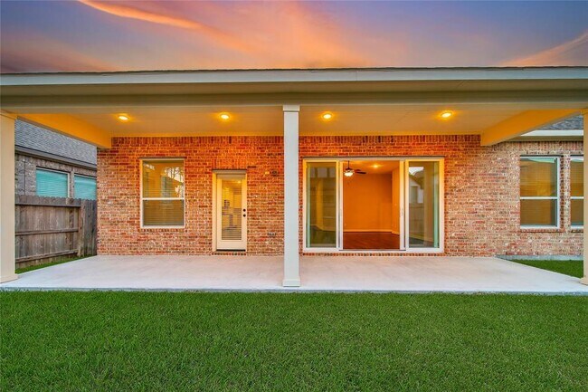 Building Photo - 32193 Park Plains Dr