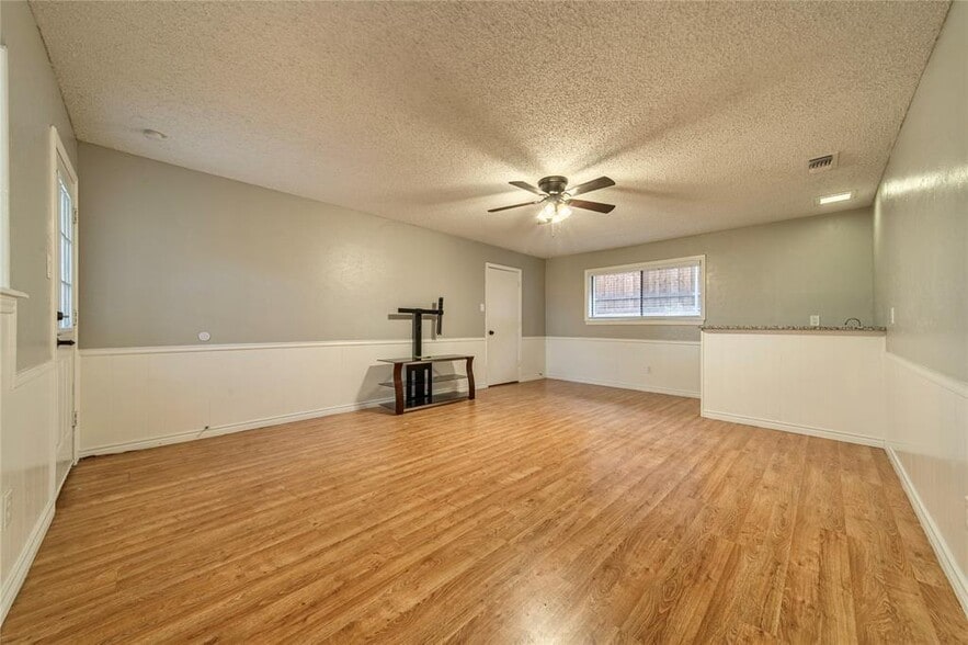 Building Photo - 408 Shoreview Dr