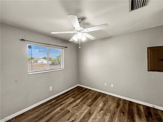 Building Photo - 1215 SE 8th Ave