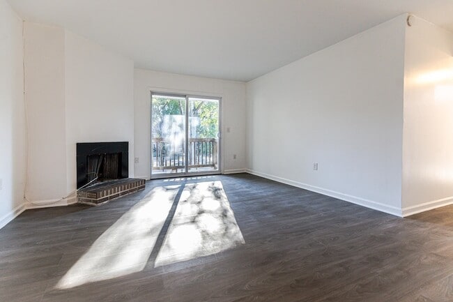 Building Photo - 1402 Camp Rd