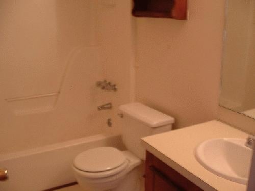 Bathroom - Kings Manor 1