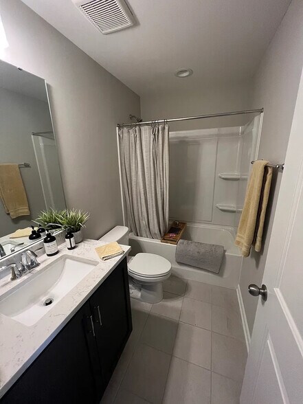 Building Photo - Room in Townhome on Perry Creek Rd