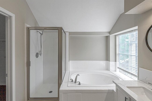 Building Photo - 8827 Lawncliff Ln