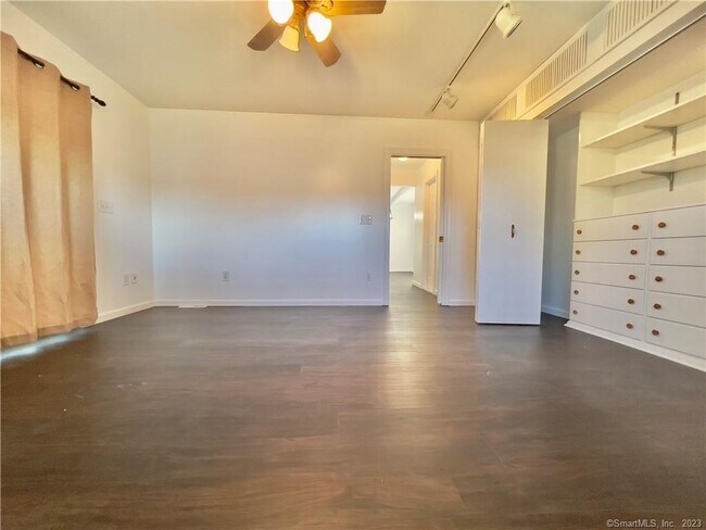 Building Photo - 826 Oldfield Road
