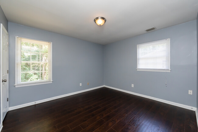 Building Photo - 4713 Belle Plaine Dr