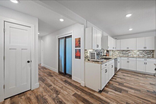 Building Photo - 712 Ruby Isle Dr