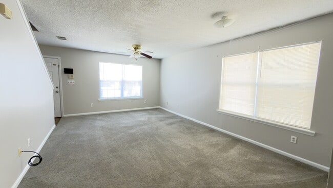 Building Photo - 339 Brookfield Rd