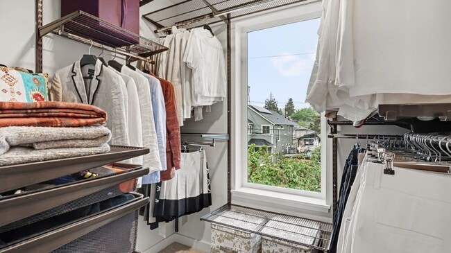 Building Photo - 3Bd/2.25Ba Seattle Townhouse