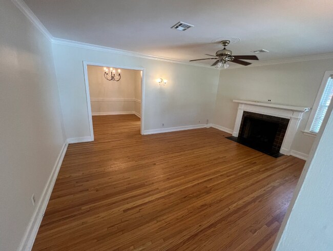 Building Photo - 3 Bed | 3 Bath in Midtown!
