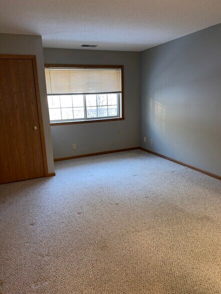 Building Photo - 1917 Deerhaven Ln NE